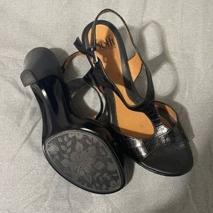 Sofft brand T strap Alligator heels